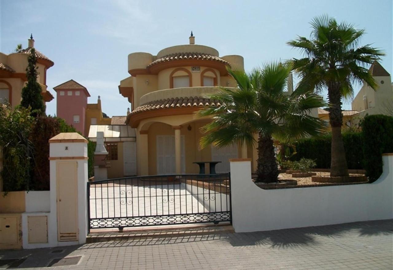 Luxury Villa *